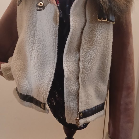 Forever 21 NWT Jacket Faux fur collar- soft cuddly, warm bomber style - Picture 8 of 9